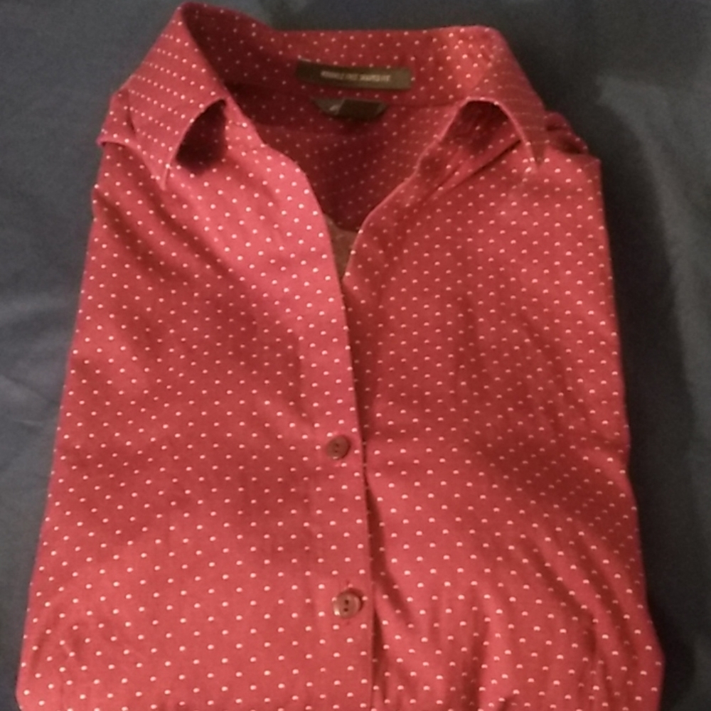 Wrinkle-free shaped fit shirt